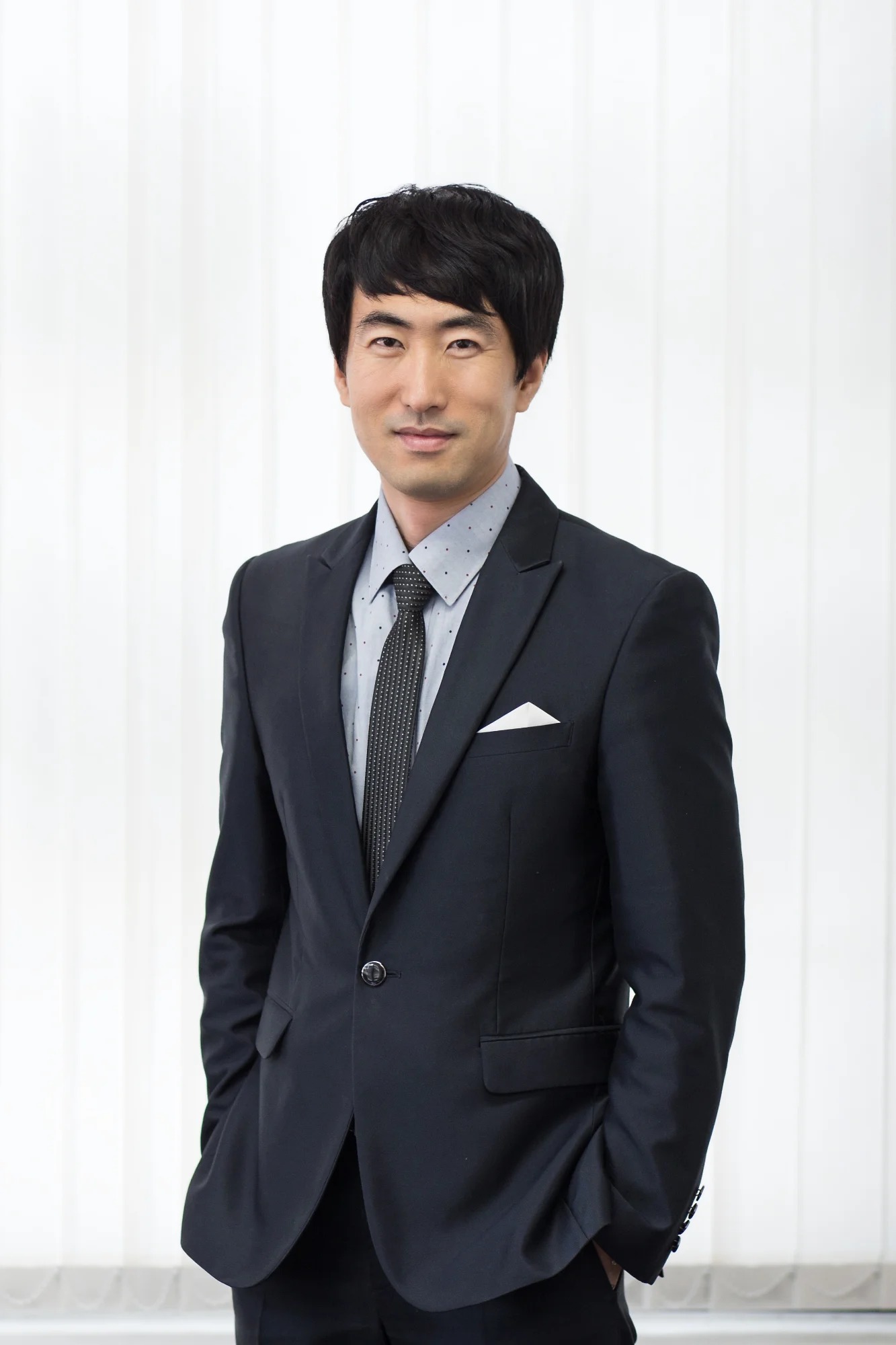 홍강국 대표변호사 상반신 사진